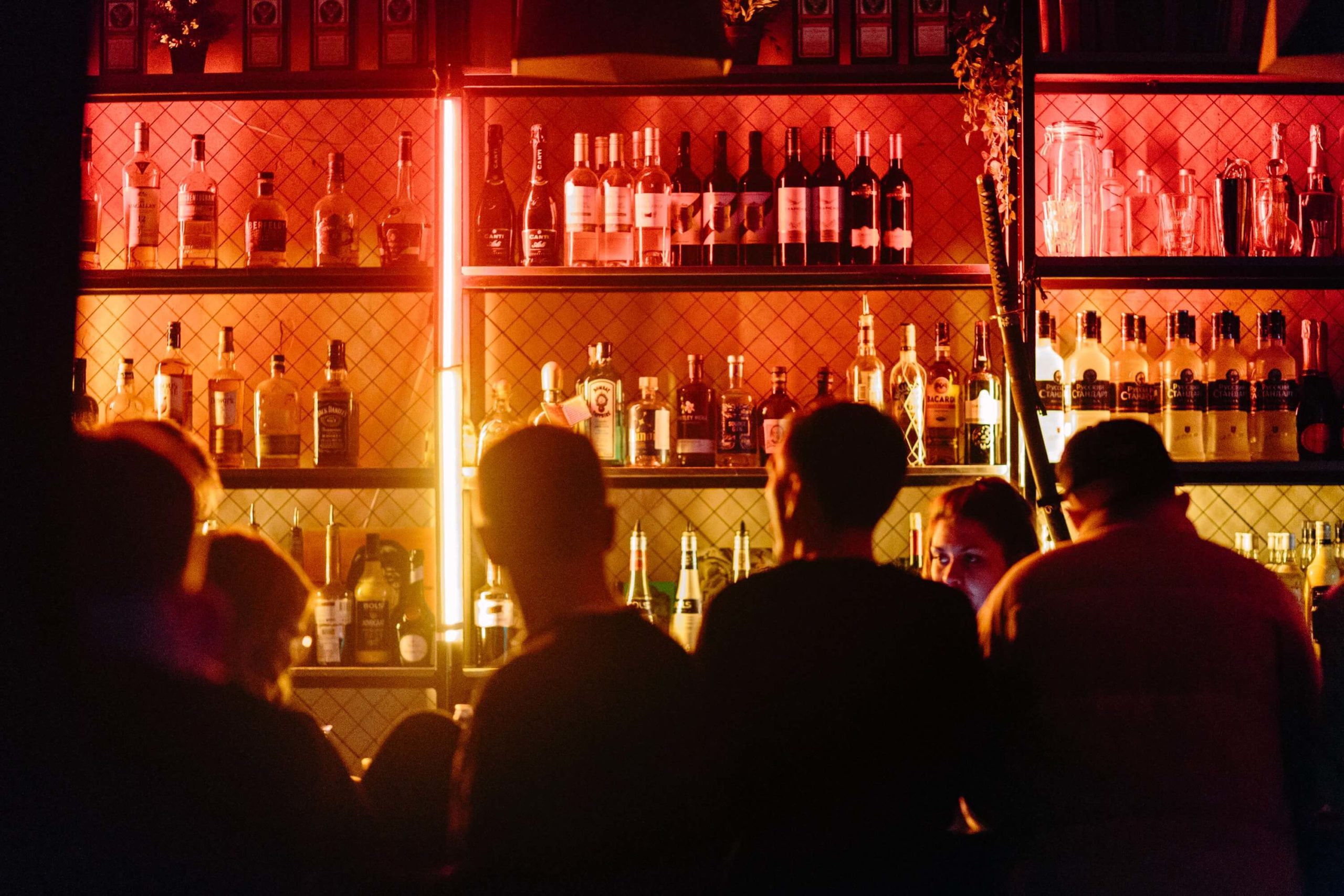 men in bar resembling the importance ofHospitality insurance